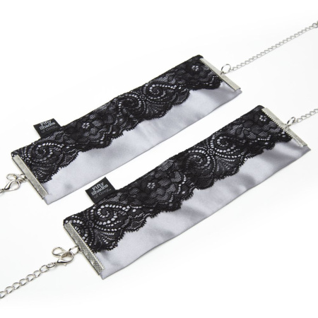 FSOG_Play Nice_SATIN WRIST CUFFS_Productimage_010_result