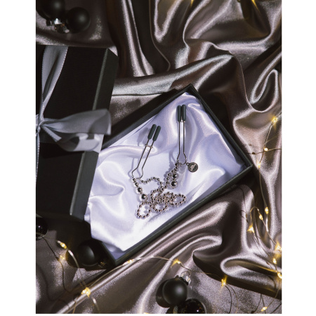 FSOG-Fifty Shades Darker-Chained Nipple Clamps-Christmas Mood-01